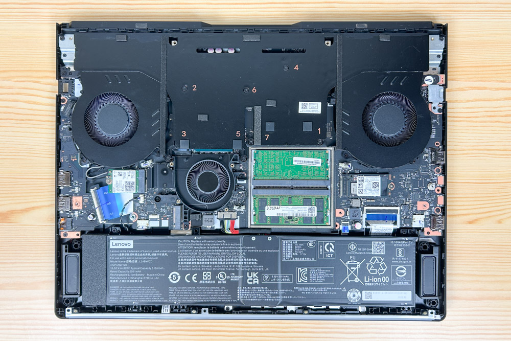 Lenovo Legion Pro 7i Gen 10(16型 Intel) 筐体内部　ヒートスプレッダを外した状態