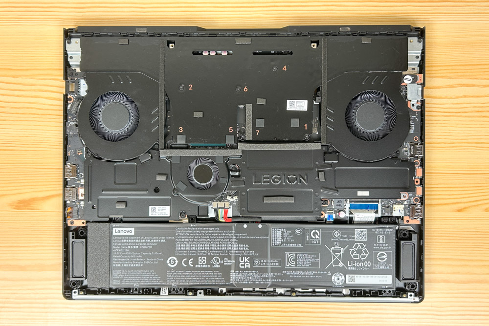 Lenovo Legion Pro 7i Gen 10(16型 Intel) 筐体内部