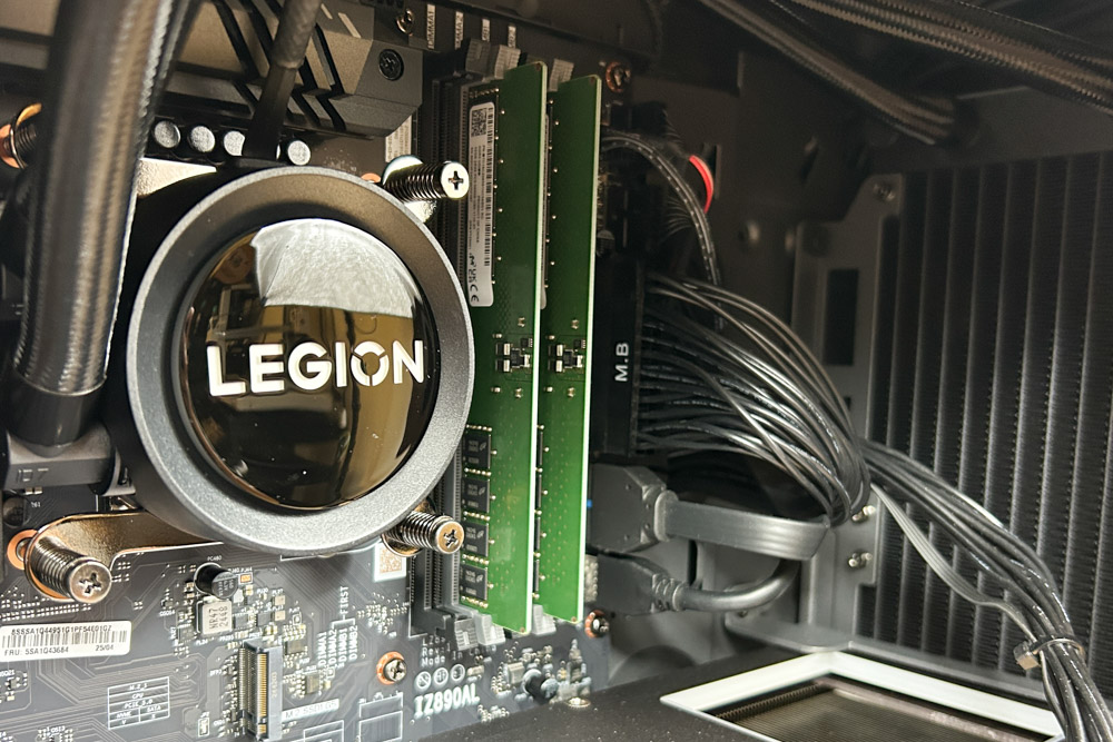 Lenovo Legion Tower 7 34IAS10 (Intel) メモリスロット