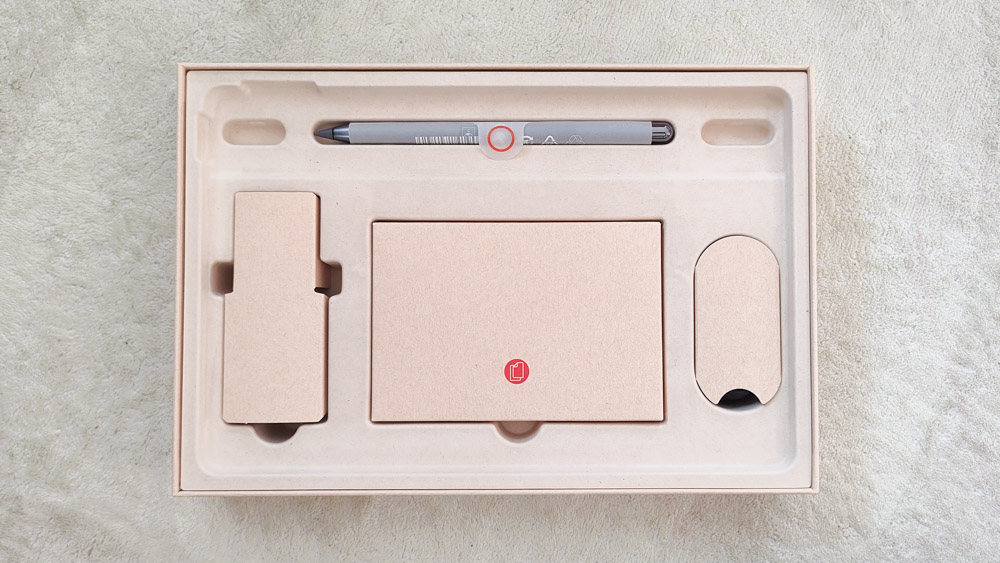 Lenovo Yoga Tabの同梱物