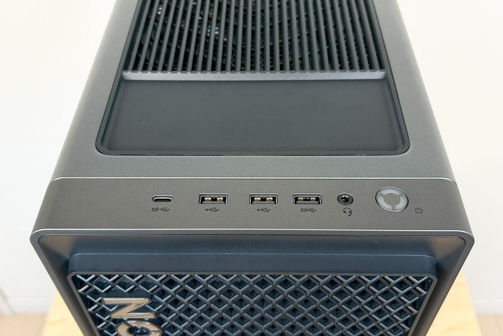 Lenovo Legion Tower 7 34IAS10 (Intel) 天面