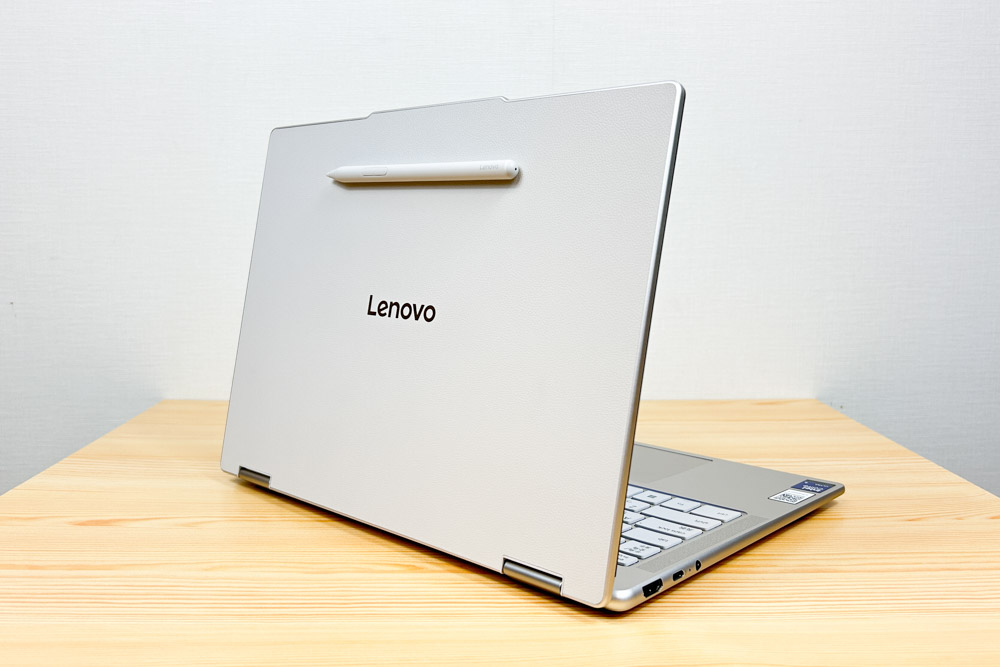 Lenovo Yoga 7i 2-in-1 Gen 10(14型 Intel)　付属のペンを天板にくっつける