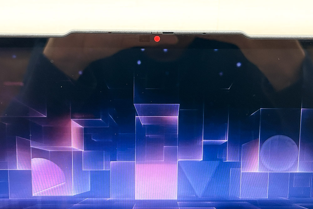 Lenovo IdeaPad 5 2-in-1 Gen 10(14型 AMD)　Webカメラ　プライバシーシャッターを閉じた状態