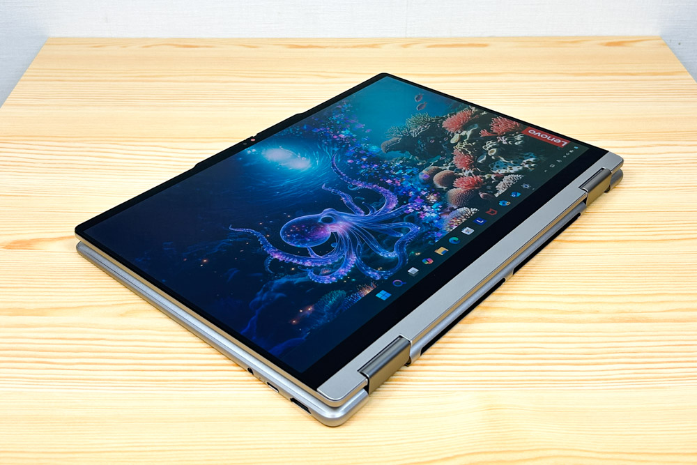Lenovo Yoga 7i 2-in-1 Gen 10(14型 Intel)　タブレットモード