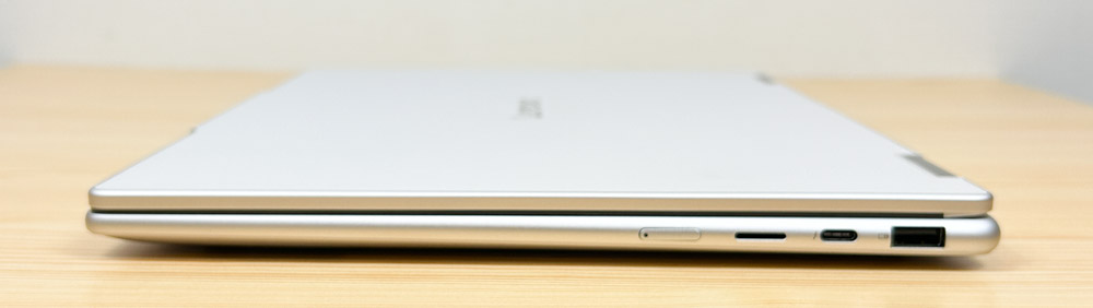 Lenovo Yoga 7i 2-in-1 Gen 10(14型 Intel)　右側面インターフェイス