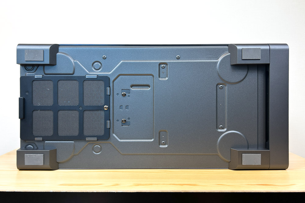 Lenovo Legion Tower 7 34IAS10 (Intel) 底面