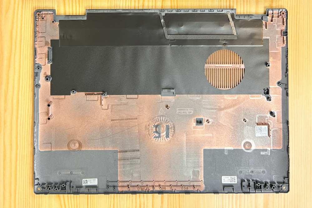 Lenovo IdeaPad 5 2-in-1 Gen 10(14型 AMD)　底面カバー内側