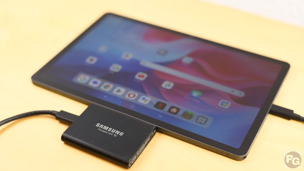 Idea TabにSSDを直接接続しデータのやり取りをしている