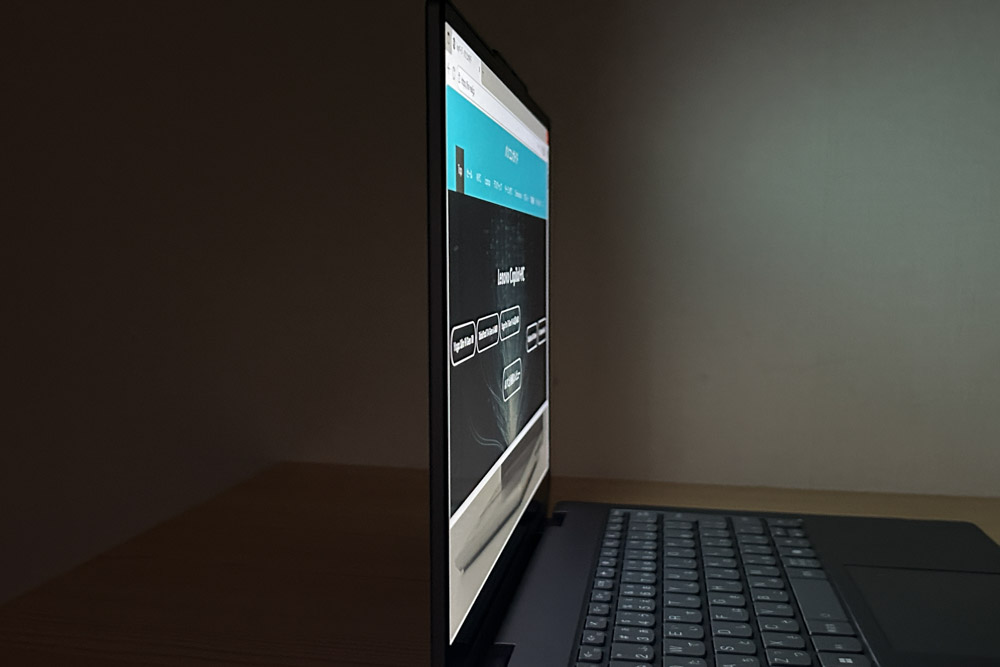 Lenovo IdeaPad 5 2-in-1 Gen 10(14型 AMD)　ディスプレイ視野角のチェック　真横から