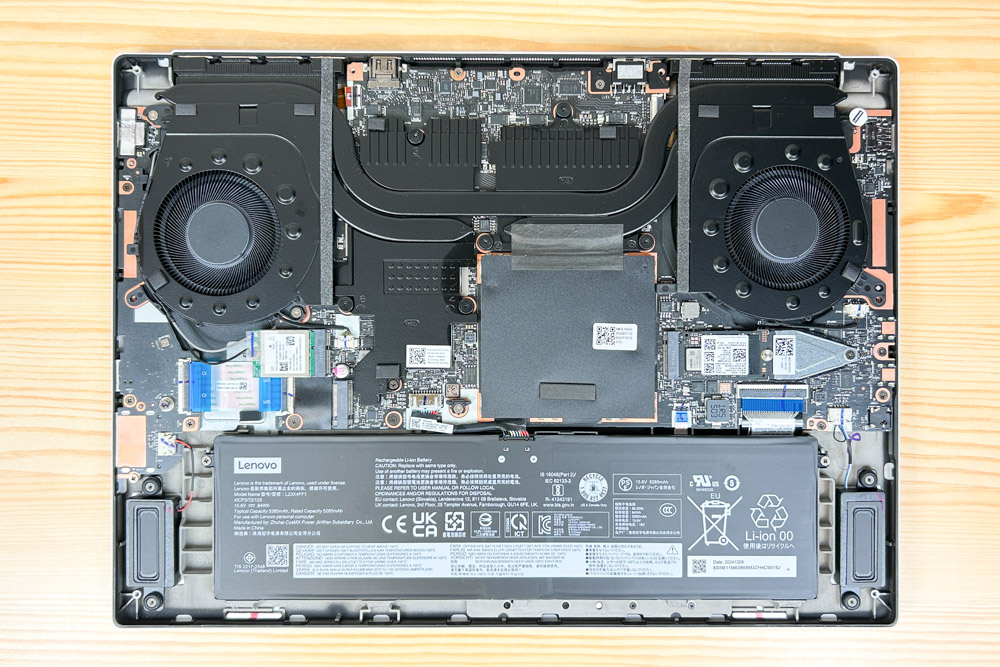 Lenovo Legion 7i Gen 10(16型 Intel)　筐体内部