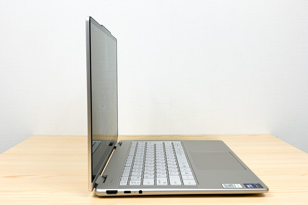 Lenovo Yoga 7i 2-in-1 Gen 10(14型 Intel)　横から