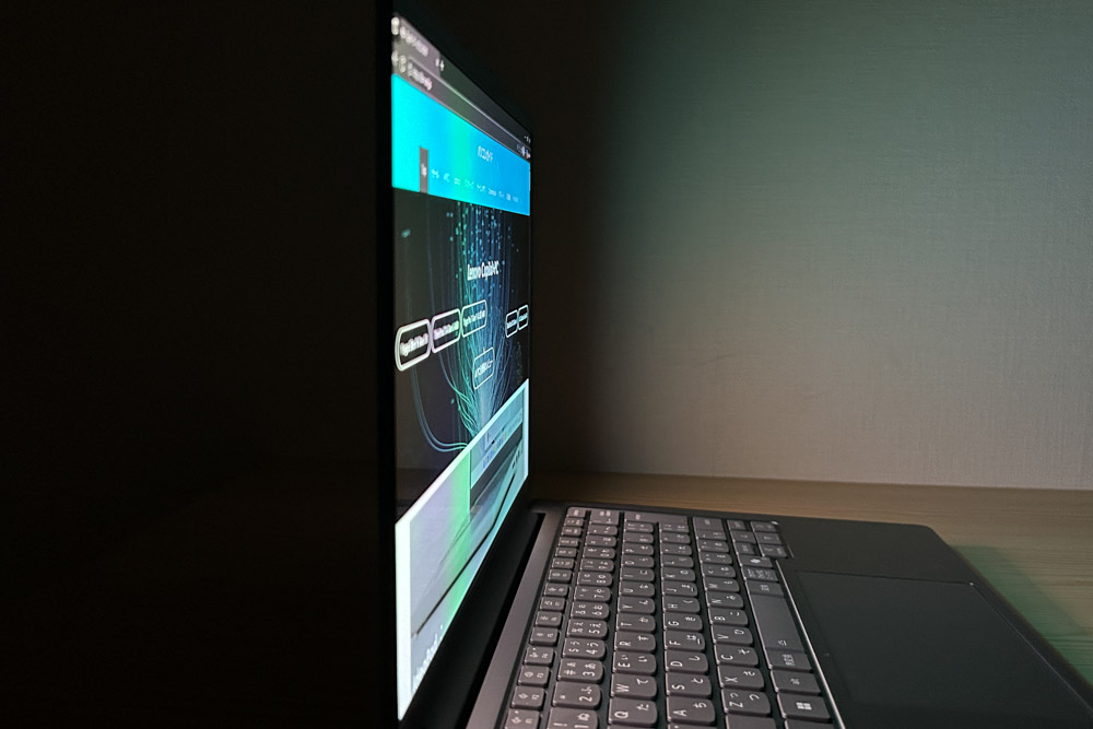 Lenovo IdeaPad Pro 5 Gen 10(14型 AMD) 視野角チェック　横から