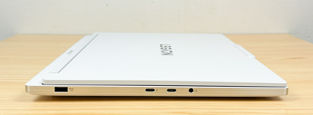 Lenovo Legion 7i Gen 10(16型 Intel)　左側面