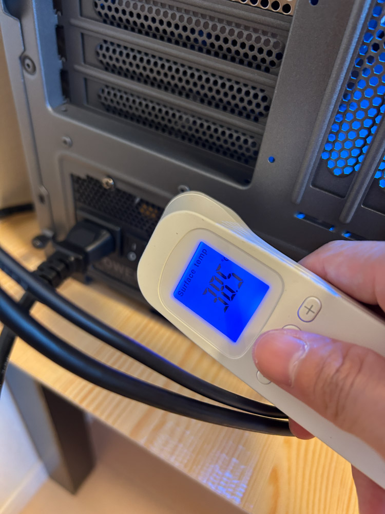 Lenovo Legion Tower 7 34IAS10 (Intel) 電源装置背面温度