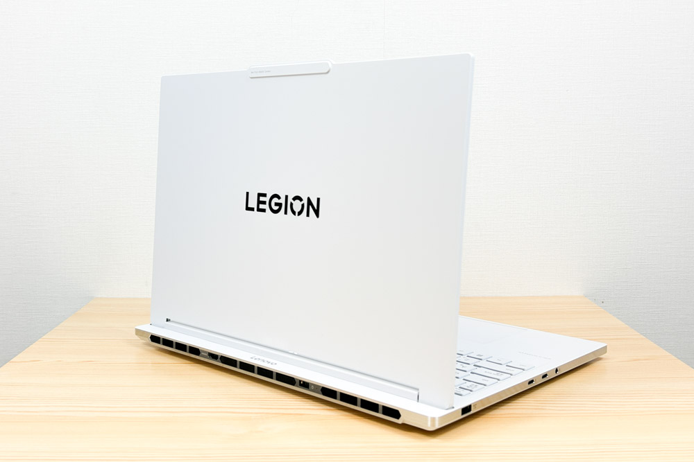 Lenovo Legion 7i Gen 10(16型 Intel)　背面