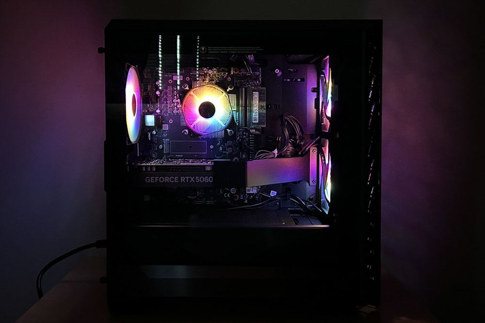 LOQ Tower 26ADR10 (AMD) 暗闇でライティングをON