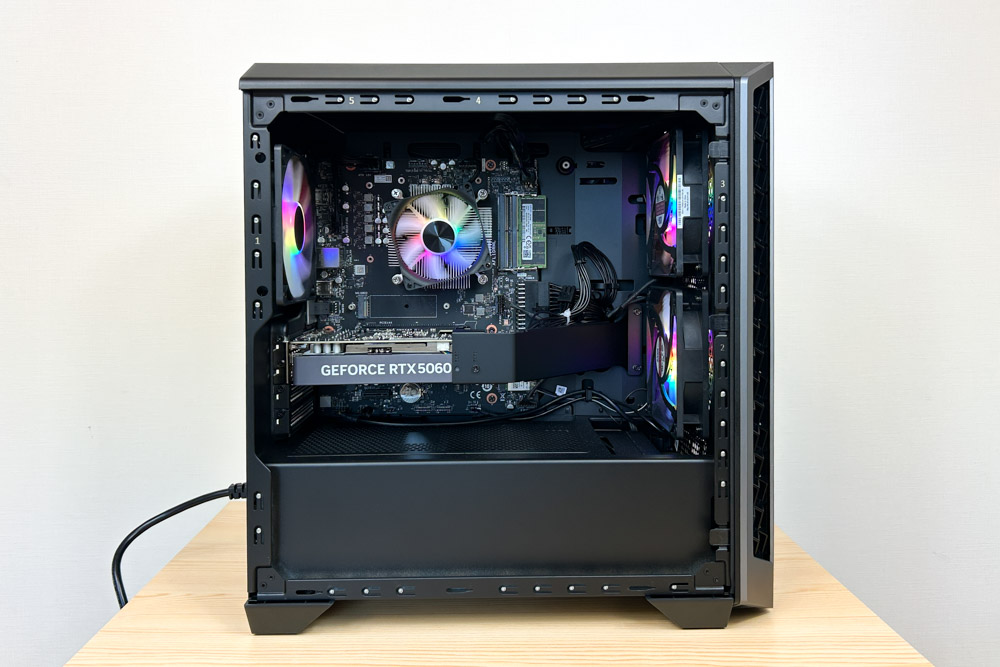 LOQ Tower 26ADR10 (AMD) 左側面　ライティングON