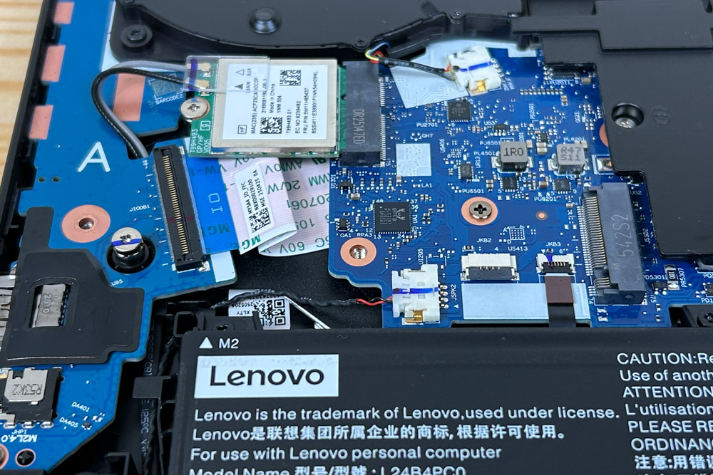 Lenovo Legion 5i Gen 10 筐体内部 M.2スロット