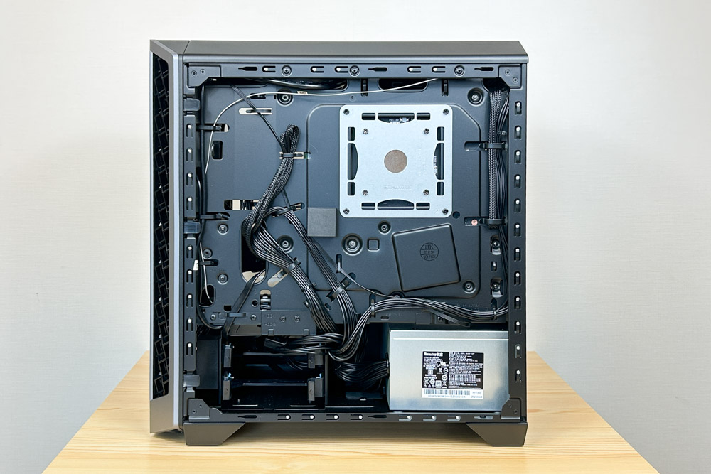 LOQ Tower 26ADR10 (AMD) 右側面内部