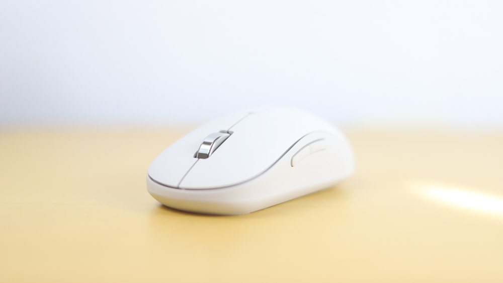 Lenovo Yoga Bluetooth サイレントマウス 右斜め前から