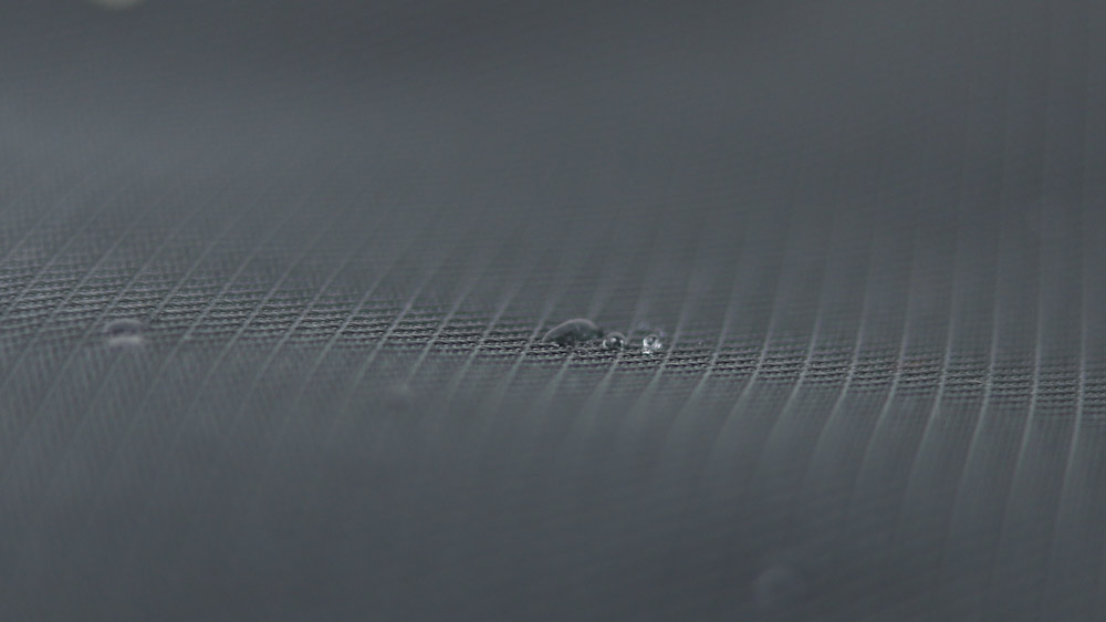 ThinkPad エッセンシャル 16インチ バックパック　撥水性能