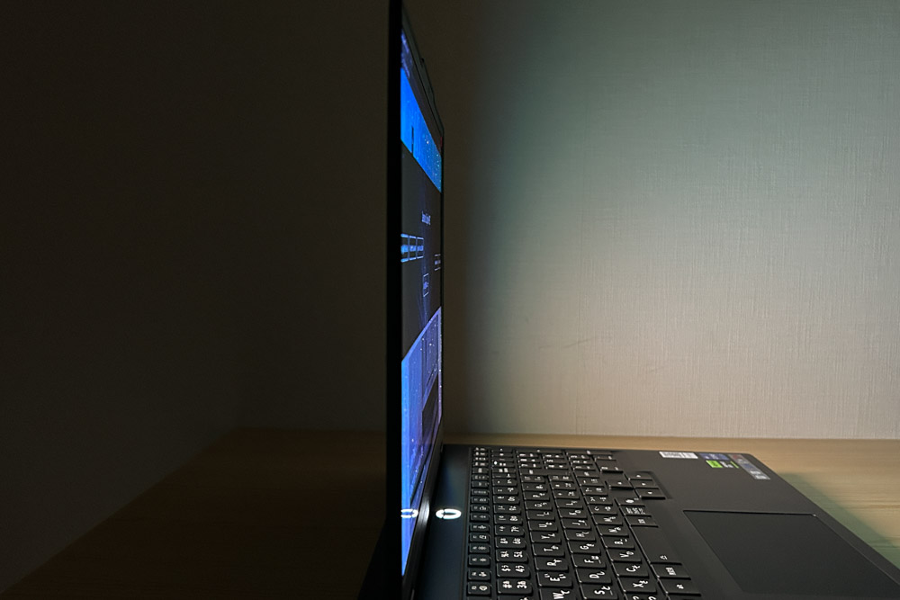 Lenovo Legion 5i Gen 10 ディスプレイ視野角のチェック　真横から