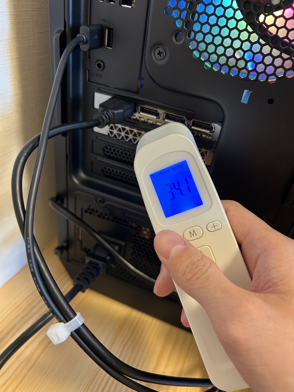 LOQ Tower 26ADR10 (AMD) ベンチマーク実行時の筐体温度　バランスモード