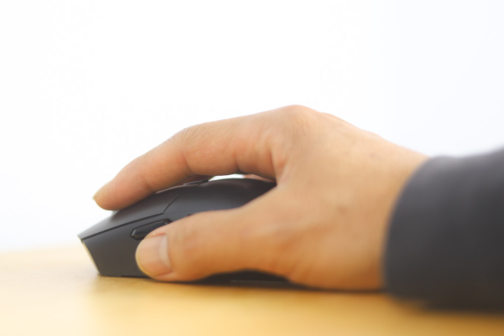 Lenovo Legion M410 ワイヤレス RGB ゲーミングマウス フィット感