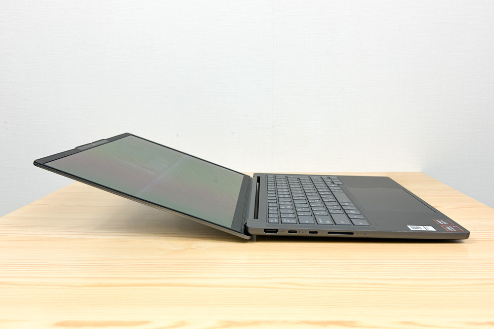 Lenovo IdeaPad Pro 5 Gen 10(14型 AMD) ディスプレイが開く最大角度