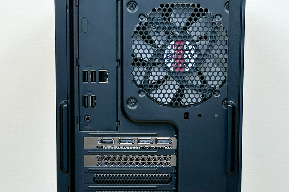 LOQ Tower 26ADR10 (AMD) 背面インターフェイス