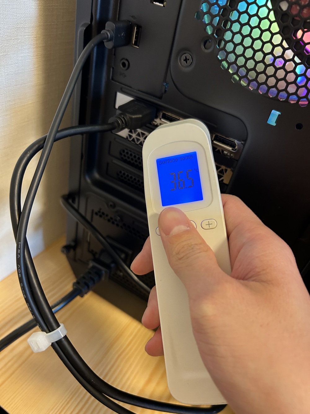 LOQ Tower 26ADR10 (AMD) ベンチマーク実行時の筐体温度　パフォーマンスモード