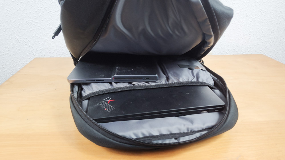 ThinkPad エッセンシャル 16インチ バックパック　荷物を入れた状態