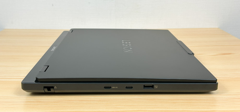 Lenovo Legion 5i Gen 10 左側面インターフェイス