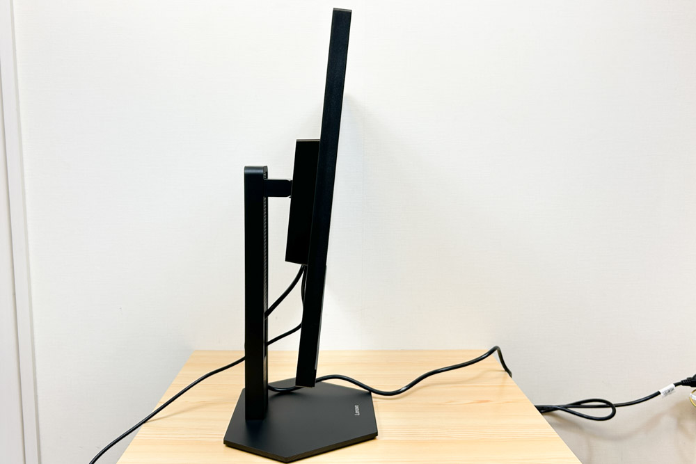 Legion 27Q-10 正面　チルト