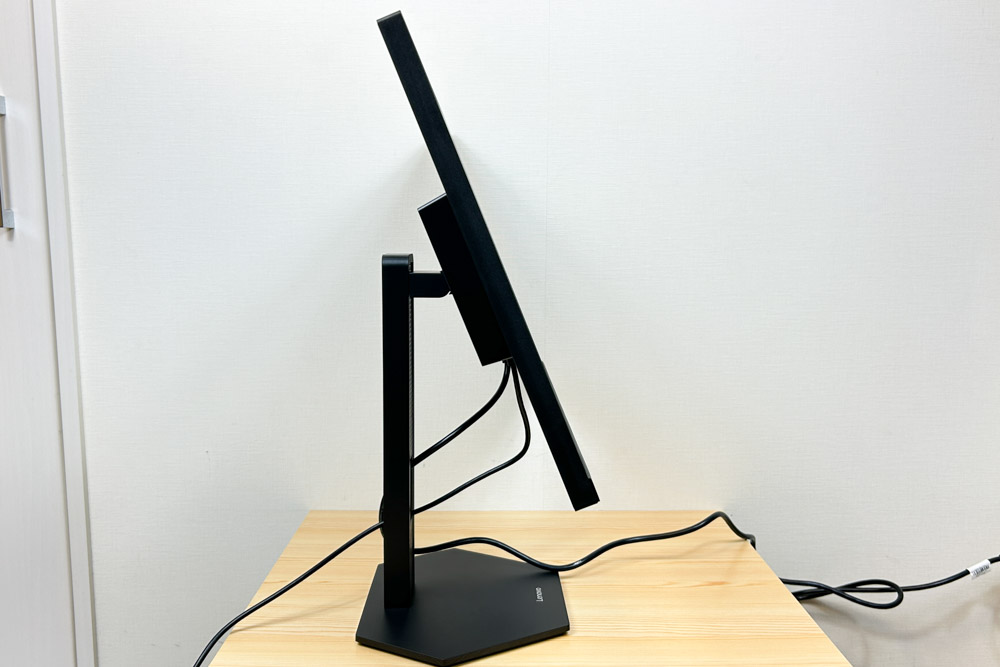 Legion 27Q-10 正面　チルト