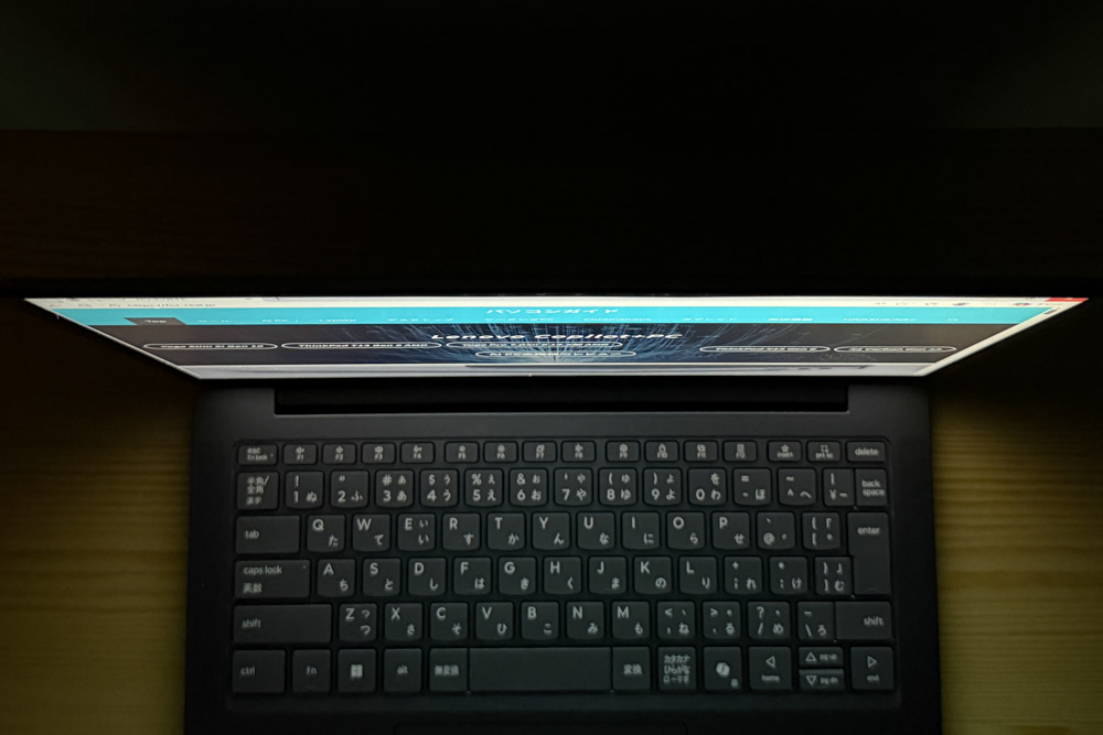 Lenovo IdeaPad Slim 3 Gen 10 (14型 AMD)　ディスプレイ視野角のチェック　真上から