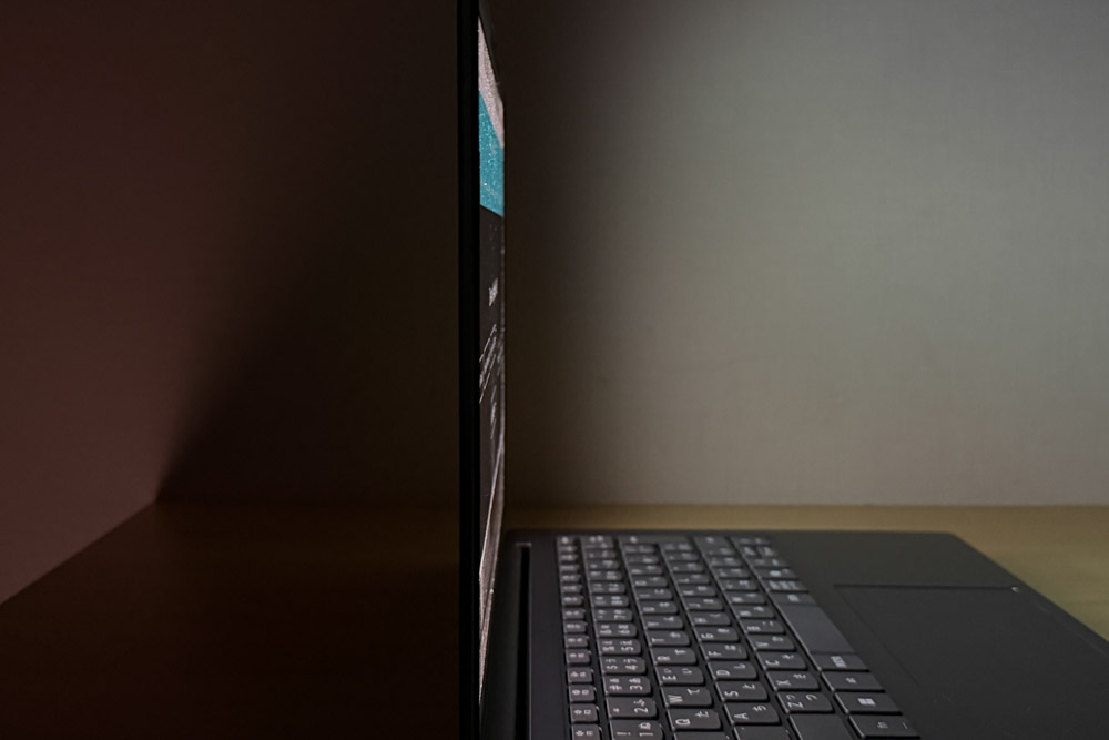 Lenovo IdeaPad Slim 3 Gen 10 (14型 AMD)　ディスプレイ視野角のチェック　真横から