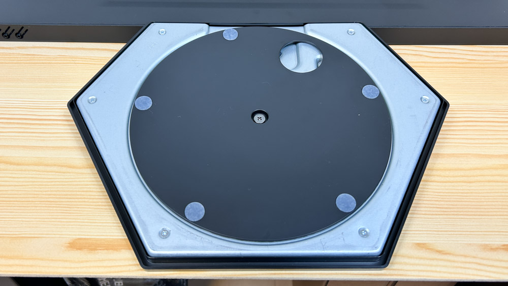 Legion 27Q-10 スタンド底面