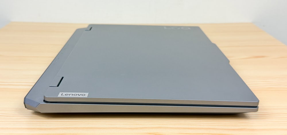Lenovo LOQ 15AHP10(15.6型 AMD) 左側面