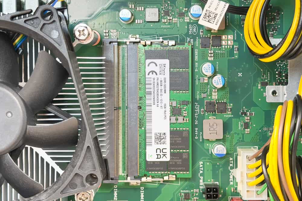 Lenovo LOQ Tower 17IAX10(Intel) メモリスロット