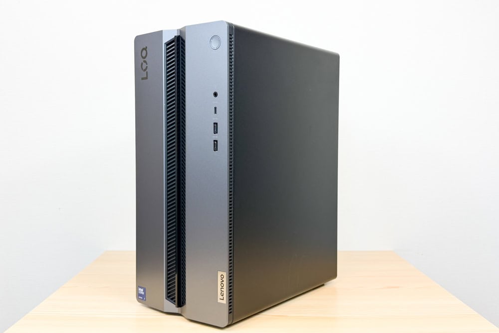 Lenovo LOQ Tower 17IAX10(Intel) 右斜め前から