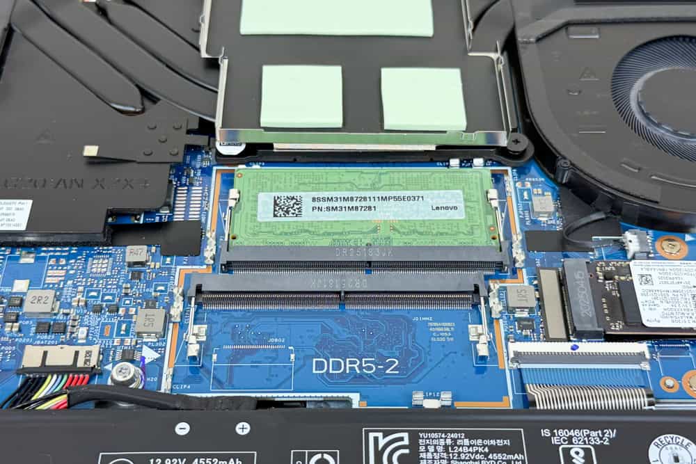 Lenovo LOQ 15AHP10(15.6型 AMD) メモリスロット