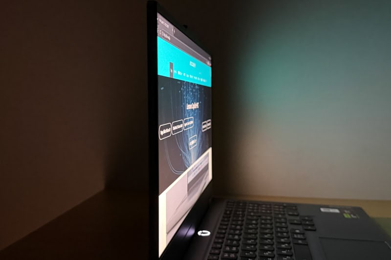 Lenovo LOQ 15AHP10(15.6型 AMD) ディスプレイ　視野角のチェック　横から