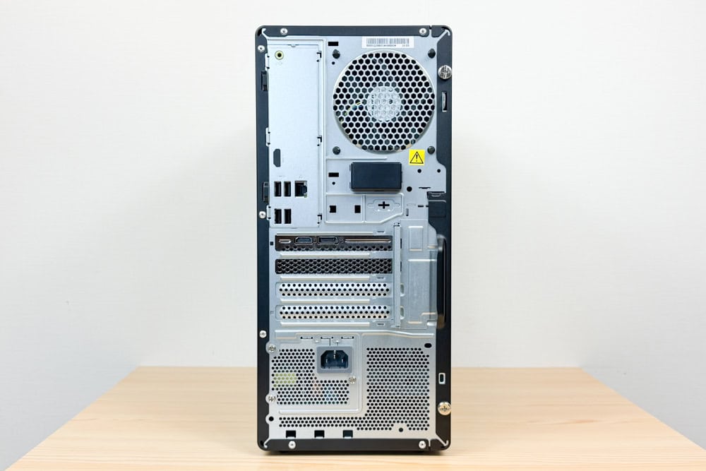 Lenovo LOQ Tower 17IAX10(Intel) 背面