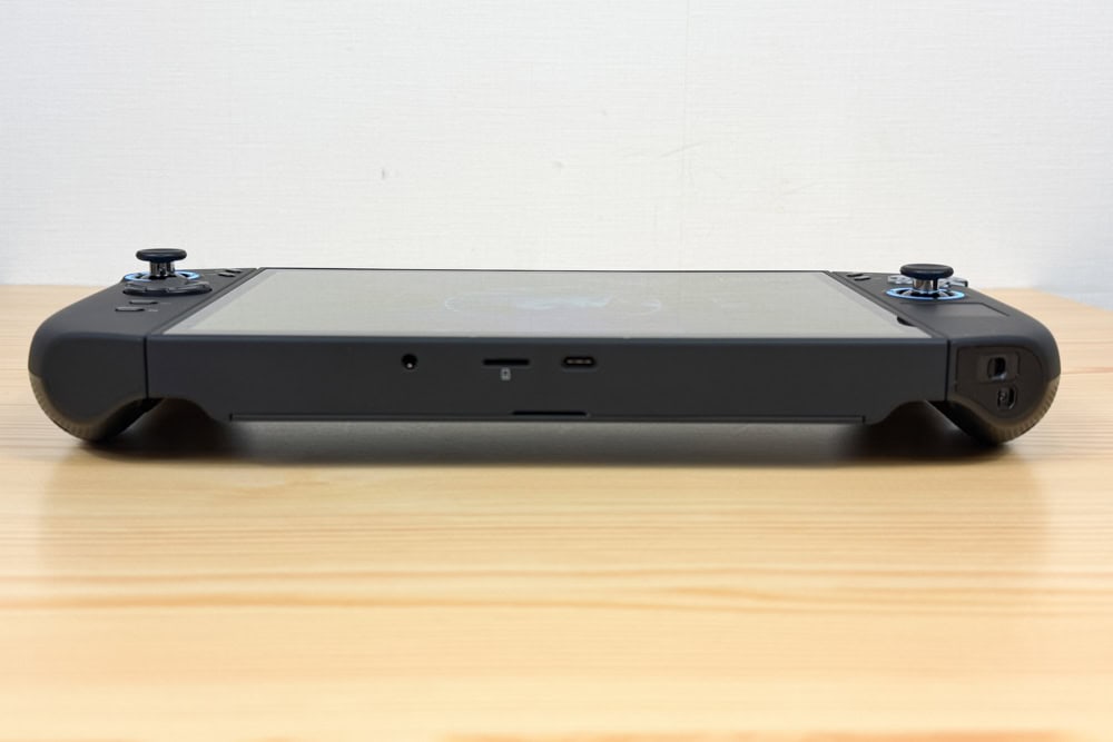 Legion Go Gen 2を下部を撮影