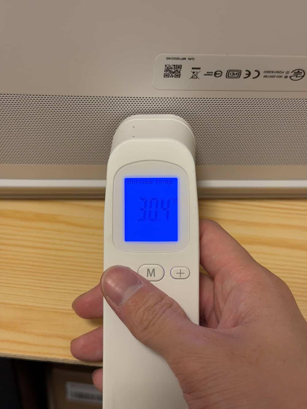 Lenovo Yoga Slim 7i Ultra Gen 11 Aura Edition(14型 Intel)　ベンチマーク計測時のPC底面温度30.4度