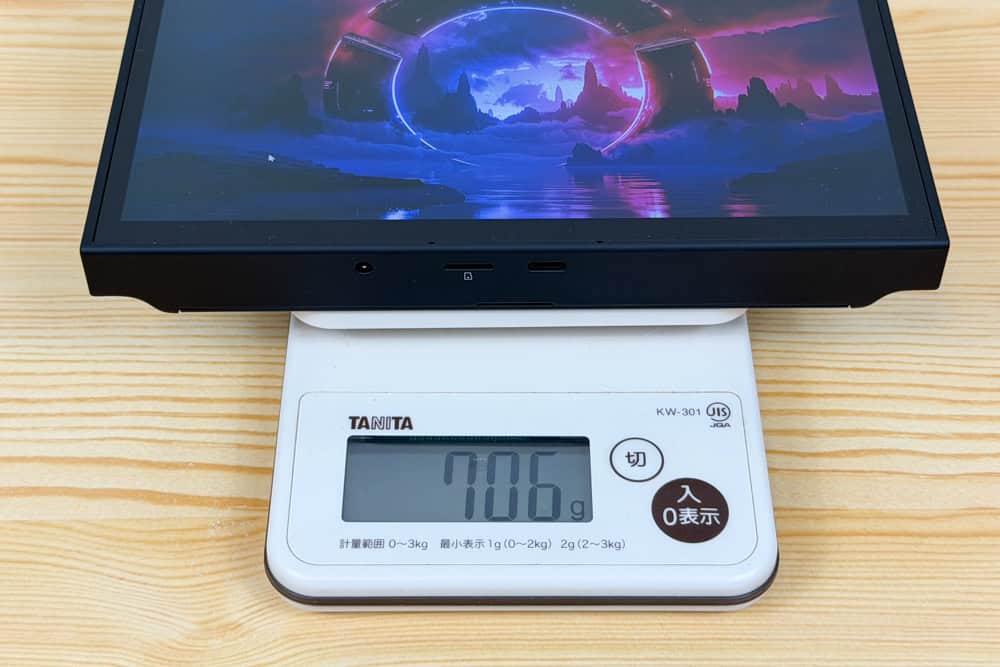Legion Go Gen 2本体のみの重さを計測した写真。本体のみは706g