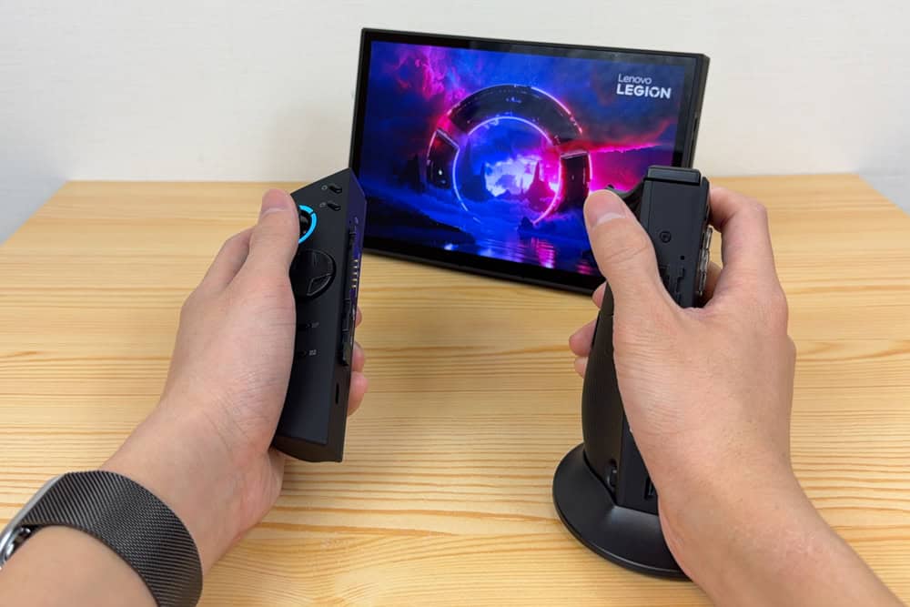 Legion Go Gen 2をFPSモードで使用している写真