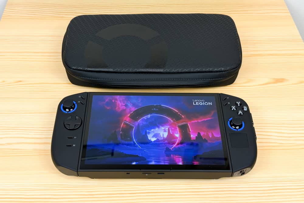 Legion Go Gen 2とケースの写真