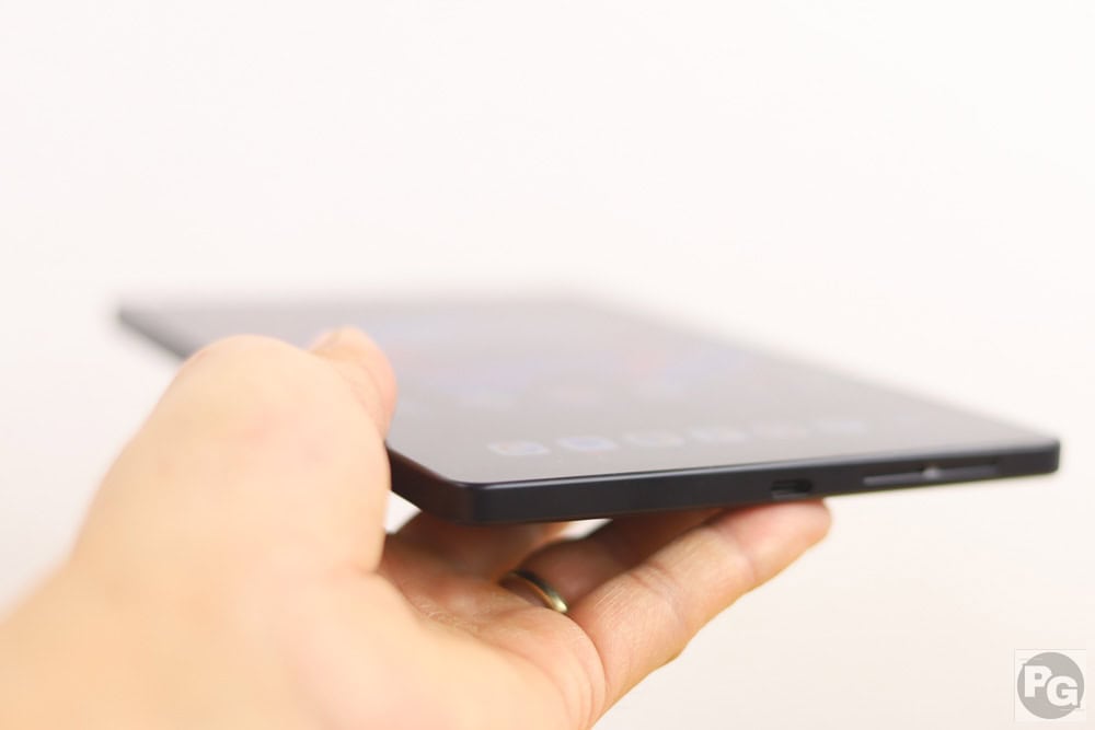 LEGION Tab (8.8”､5) 7.8ミリの薄い筐体